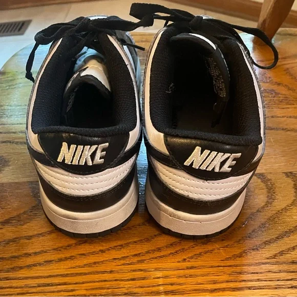 Men’s Nike Dunk Black and White Sneakers Size 8.5 - Picture 4 of 6